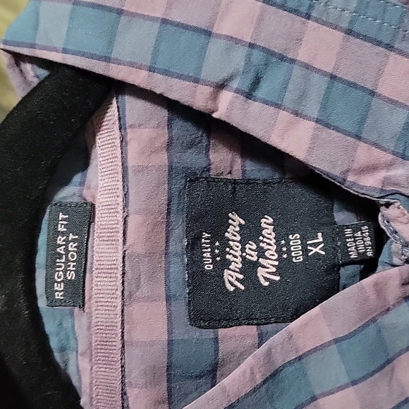 NWT Men's Button-down Artistry in Motion XL Short Mute Purple and Blue - Picture 3 of 3